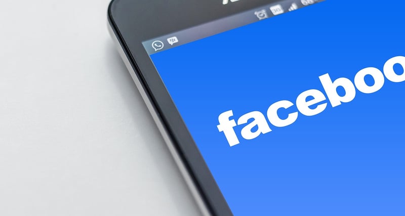 Comment les réseaux sociaux influencent le SEO de votre site en 2026